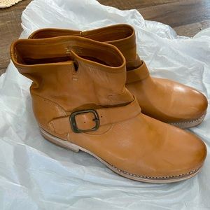 W’s Frye Veronica Leather Buckle Short Moto Booties